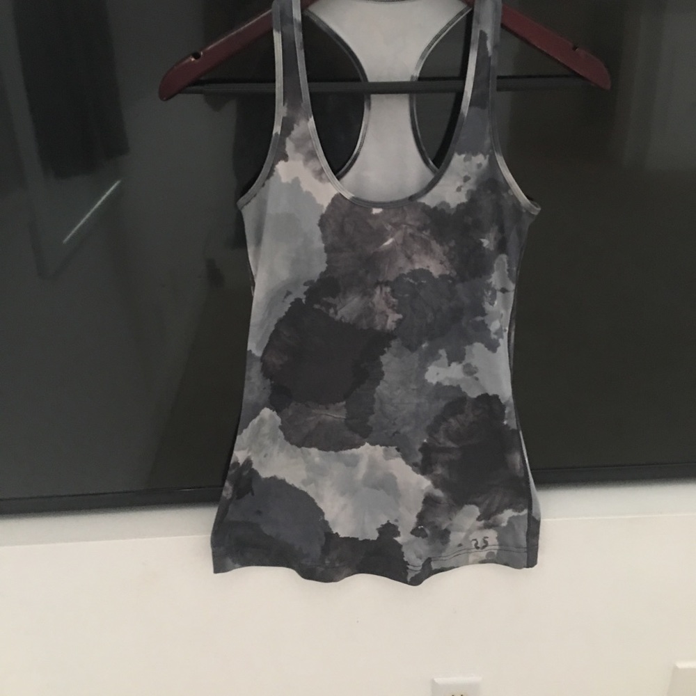 Lululemon tank great condition!!